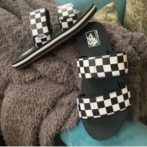 VANS CAYUCAS BLACK AND WHITE CHECKERED SLIDE